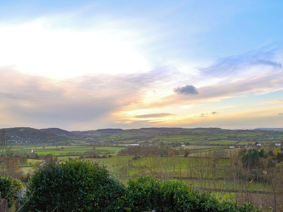 Beautiful uninterrupted views across the Wye Valley | Wren Cottage, Ross-on-Wye