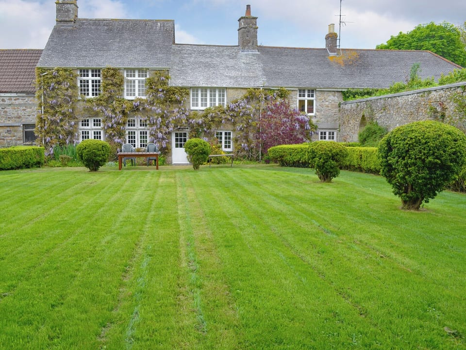 Fantastic property with large lawned garden | Manor House, St Erth, Hayle