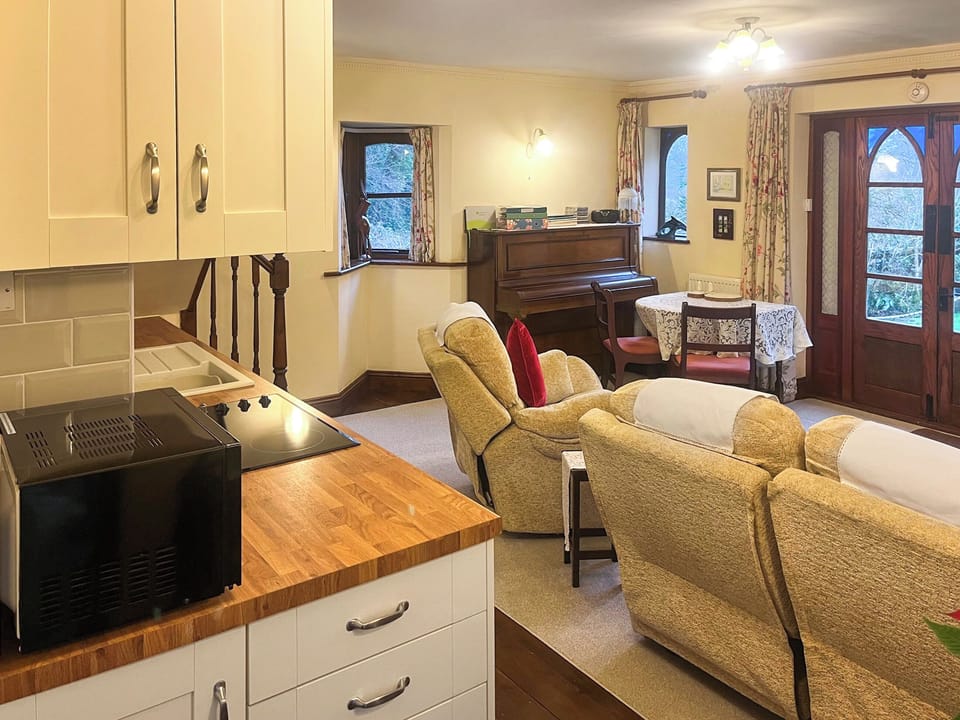 Living room/dining room | Heathfield Lodge, Bransgore, nr. Christchurch