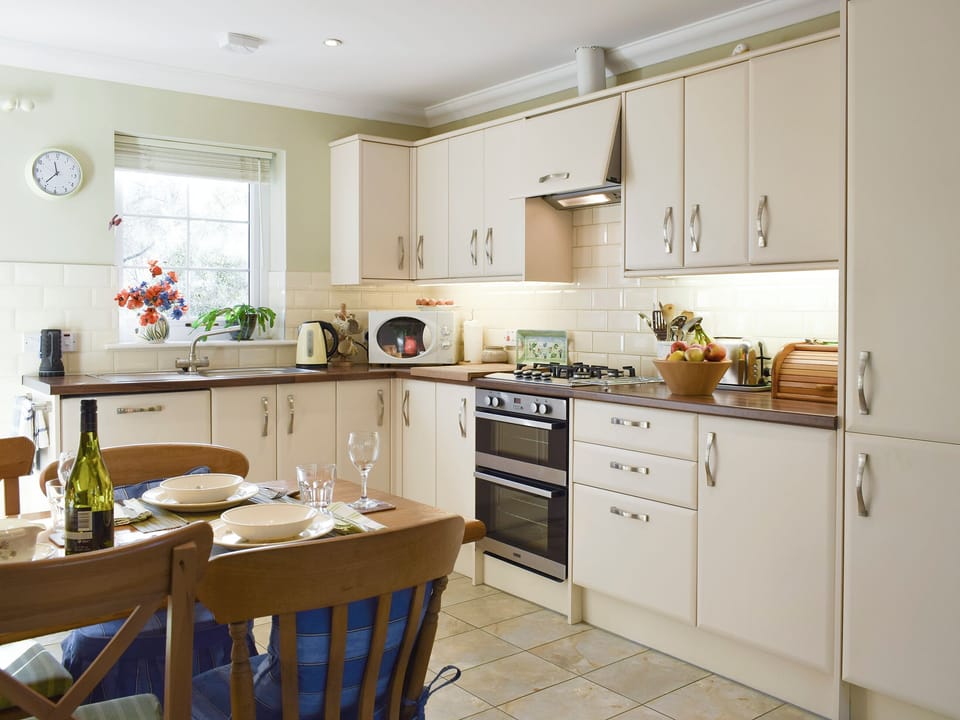 Well-equipped fitted kitchen with dining area | The But &rsquo;n&rsquo; Ben - Hatton Cottages, Dunkeld, near Pitlochry
