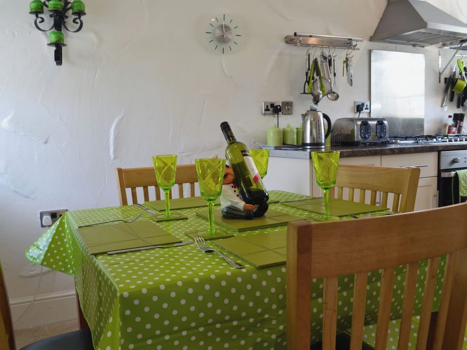 Kitchen/diner | Hen Efail, Pen-y-sarn near Amlwch