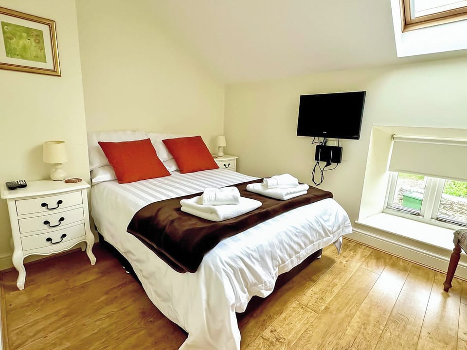 Double bedroom | Oak Tree Barn - Oak Tree Holiday Lets, Otterburn
