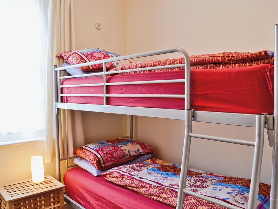 Bunk bedroom | Sundowners, Calstock