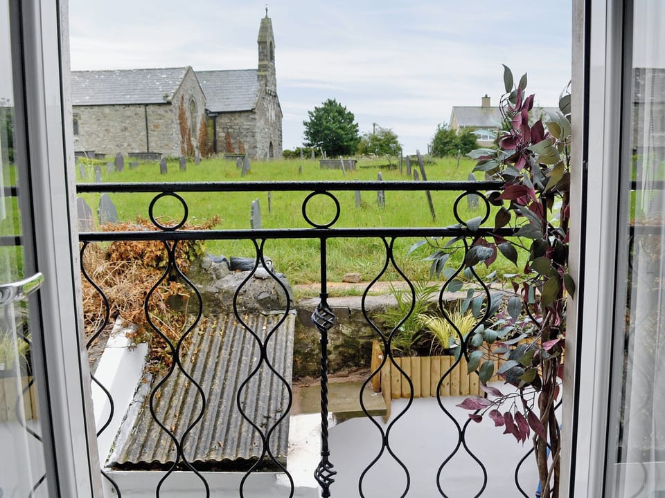 Sitting-out-area | Bryn Meurig, Abererch near Pwllheli