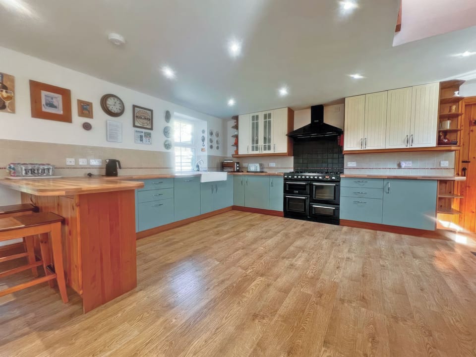 Kitchen/diner | Sgubor Wennol Ty Du, Llannor, near Pwllheli