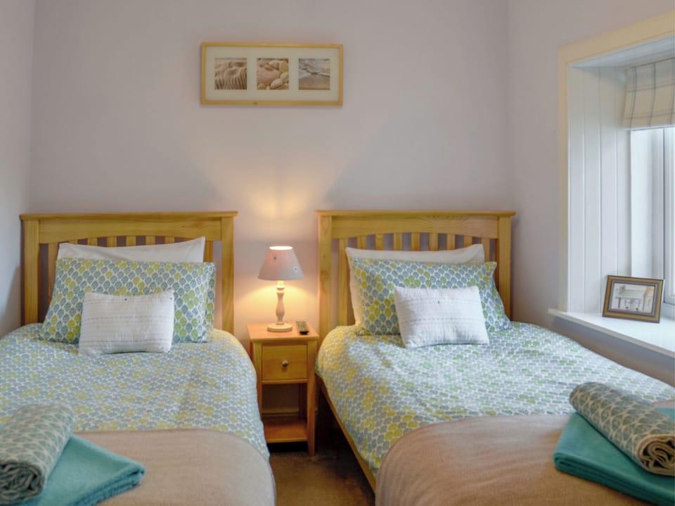 Cosy twin bedroom | River Cottage, Bladnoch near Wigtown