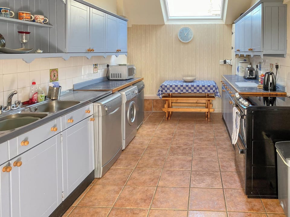 Kitchen/diner | Cyll y Felin Fawr 2 - Cyll y Felin Fawr, Aberdaron