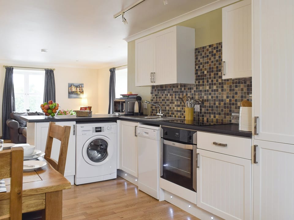 Well-equipped fitted kitchen | White Wisp, Kinross