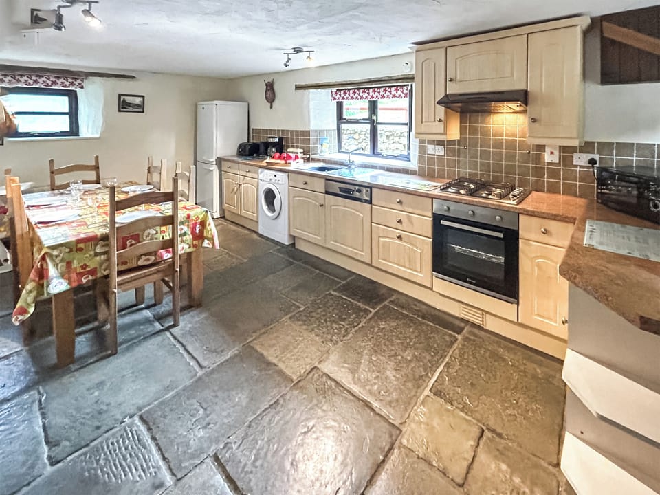 Large kitchen and dining room | Higher Checkridge Farm- Cider House - Higher Checkridge Farm, Hawkchurch, near Lyme Regis