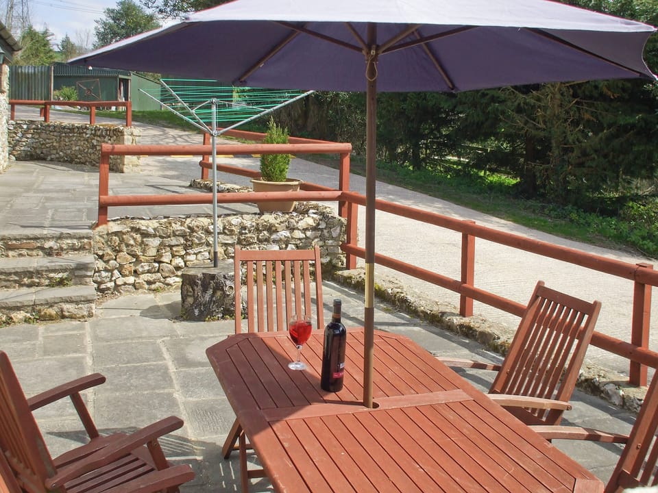Sitting-out-area | Higher Checkridge Farm- Cider House, Hawkchurch, nr. Lyme Regis