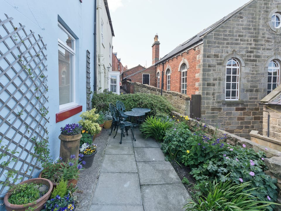 Sitting-out-area | Tinakori, Staithes, nr. Whitby