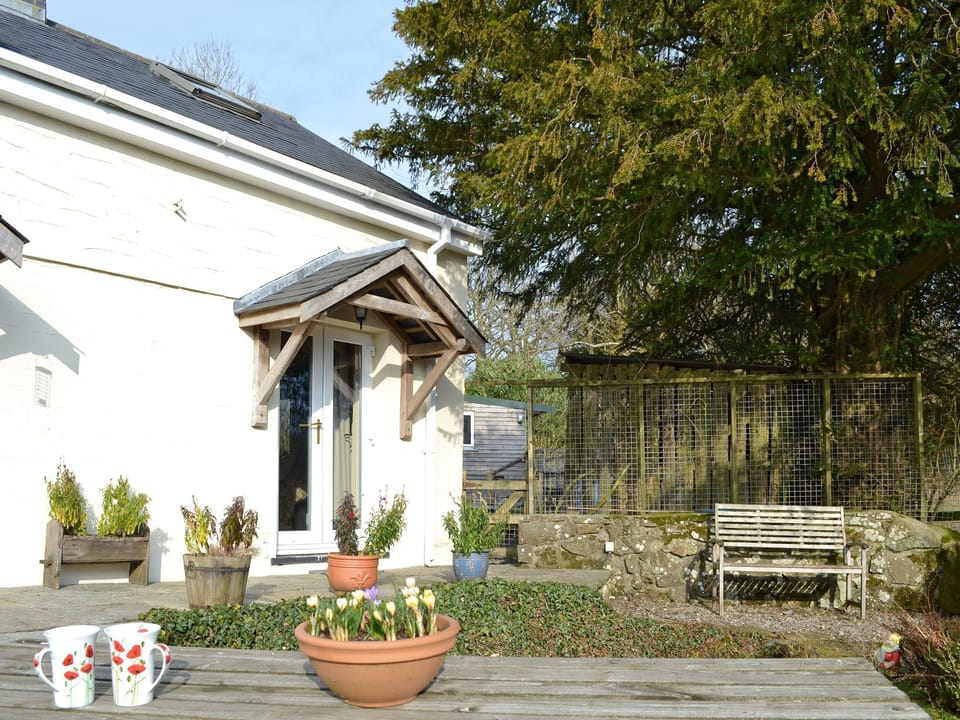 Sitting-out-area | Ty Newydd Cottage, Salem, nr. Llandeilo