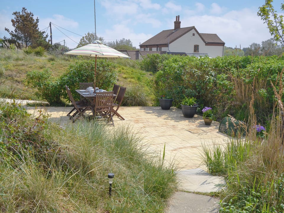 Well presented garden/ patio | Meadow View, Sea Palling, Norwich
