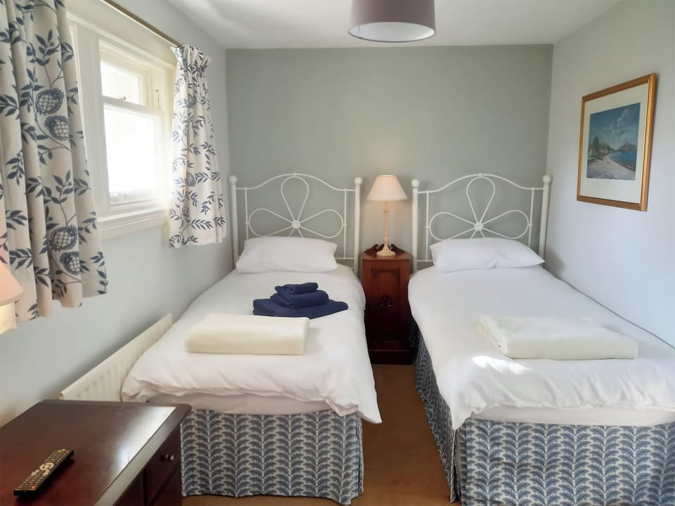 Twin bedroom | Tarandoun Cottage, Helensburgh