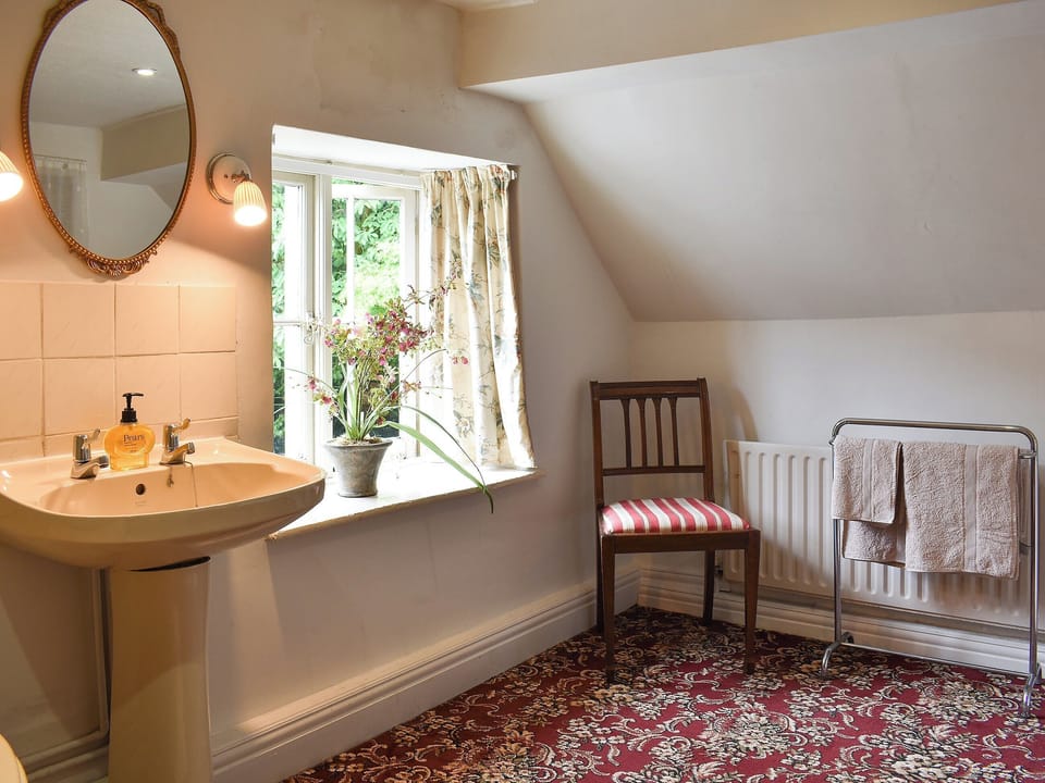 Spacious bathroom | Cerne Abbey Cottage, Cerne Abbas