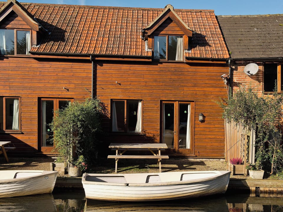 Exterior | Wayford Bridge Granary - Grebe, Wayford Bridge, nr. Stalham