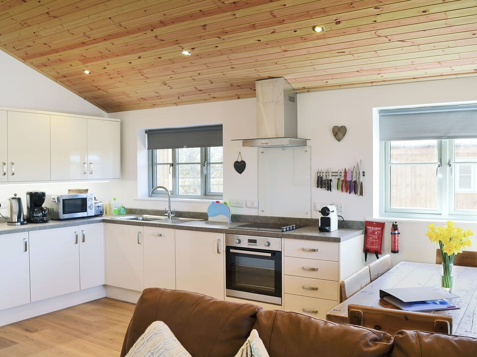 Open plan living/dining room/kitchen | Little Owl Lodge, St Columb, nr. Padstow
