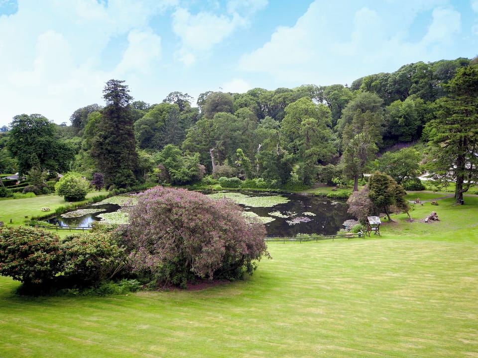 Garden and grounds | Rosecraddoc Manor - Lake View Villas, Liskeard