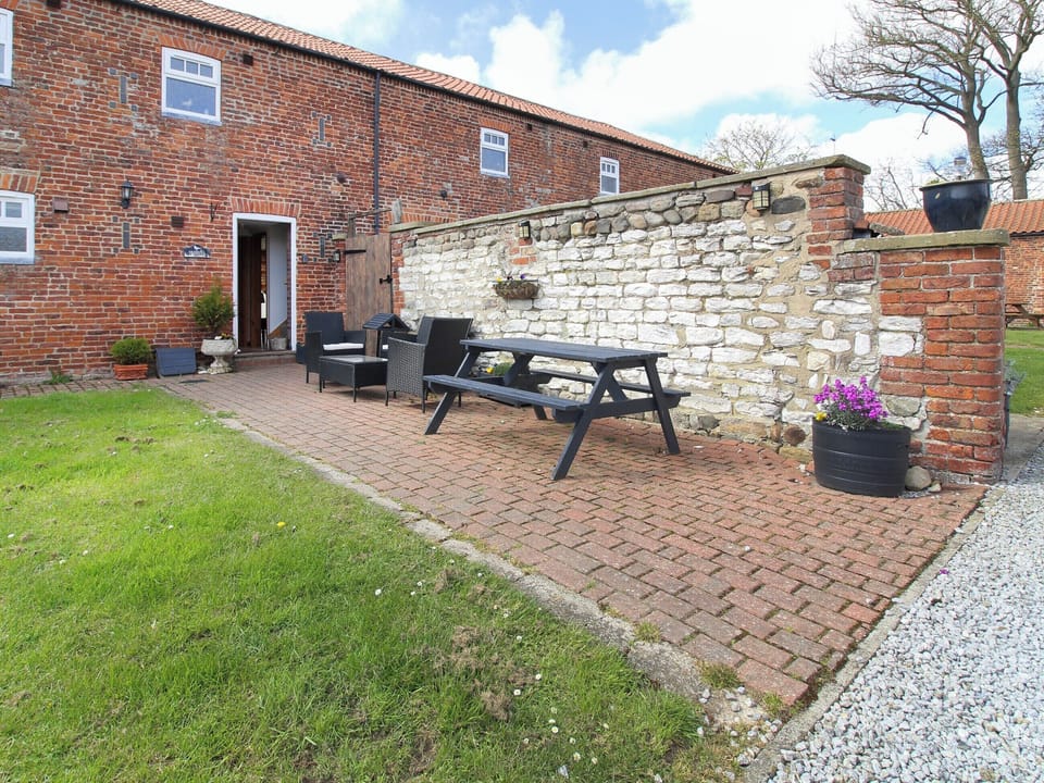 Sitting-out-area | Seagull Cottage - Beacon Farm, Flamborough