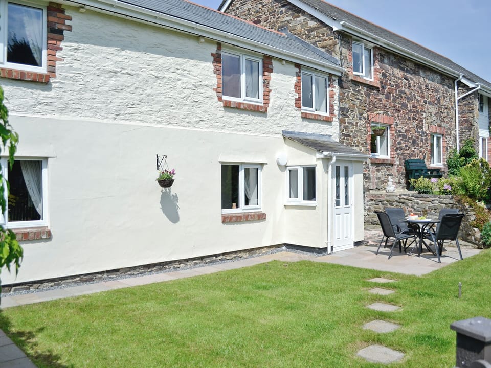 Exterior | Riverton Lakes and Holiday Cottages - The Lodge, Swimbridge, nr. Barnstaple