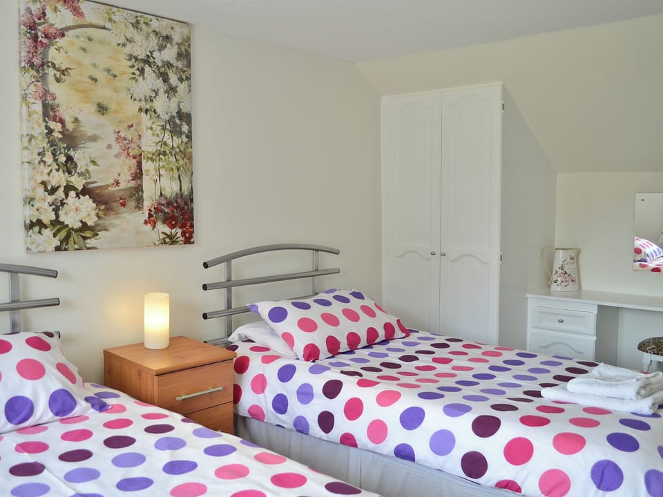 Twin bedroom | Riverton Lakes and Holiday Cottages - The Lodge, Swimbridge, nr. Barnstaple