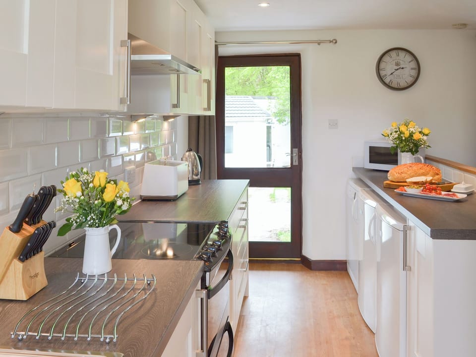 Kitchen with garden access | Sunset - Horselake Farm Cottages, Cheriton Bishop