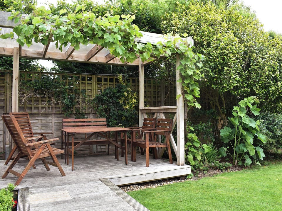 Sitting out area | Mussel Cottage, Elmer