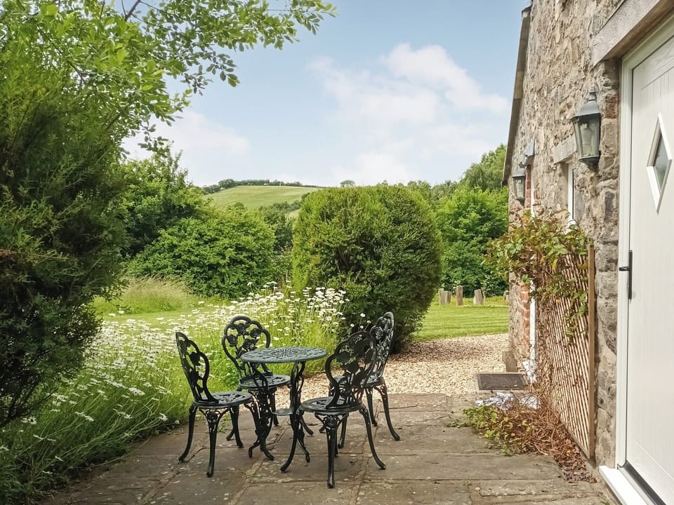 Patio | Honeymead Cottage, Bitton