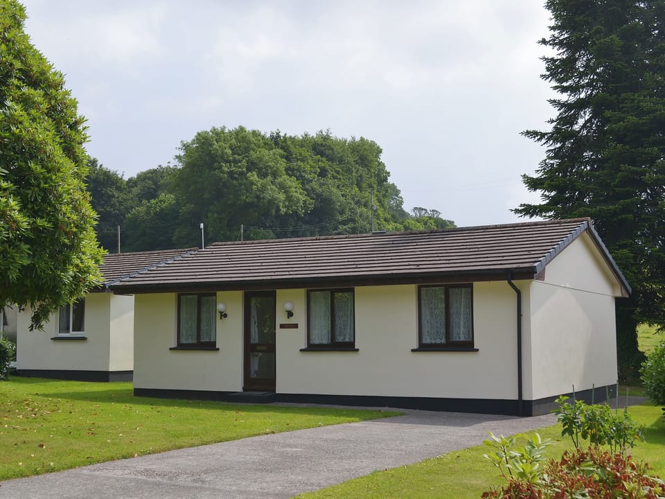 Chalet style holiday cottage in extensive grounds | Tresco - Rosecraddoc Holiday Village, Liskeard