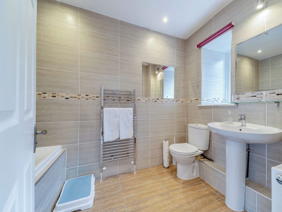 Bathroom | Peregrine Cottage - Osprey Hideaways, Stirling
