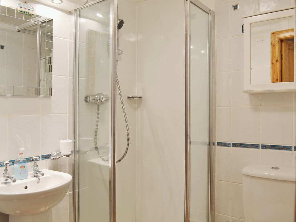 Shower room | Making Waves, Cellardyke near Anstruther