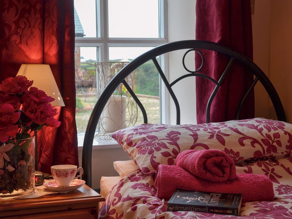 Twin bedroom | The Nook, Higher Clovelly, near Hartland