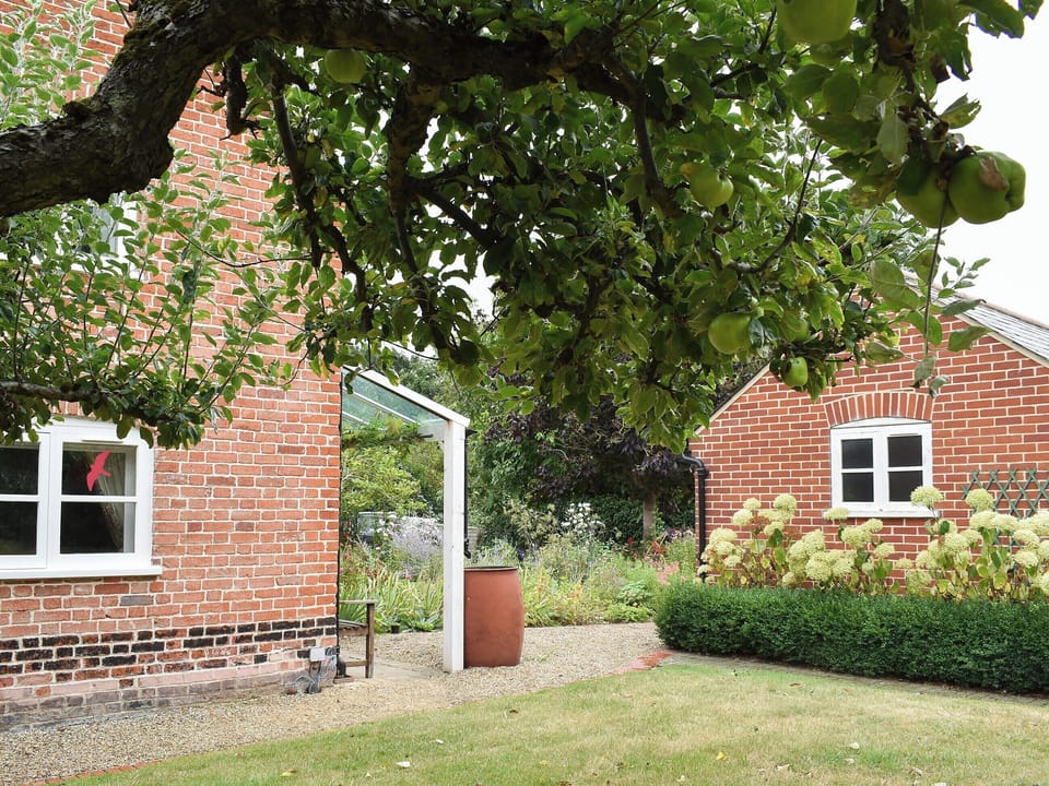 Garden | Potter&rsquo;s Cottage, Little Blakenham, near Bramford