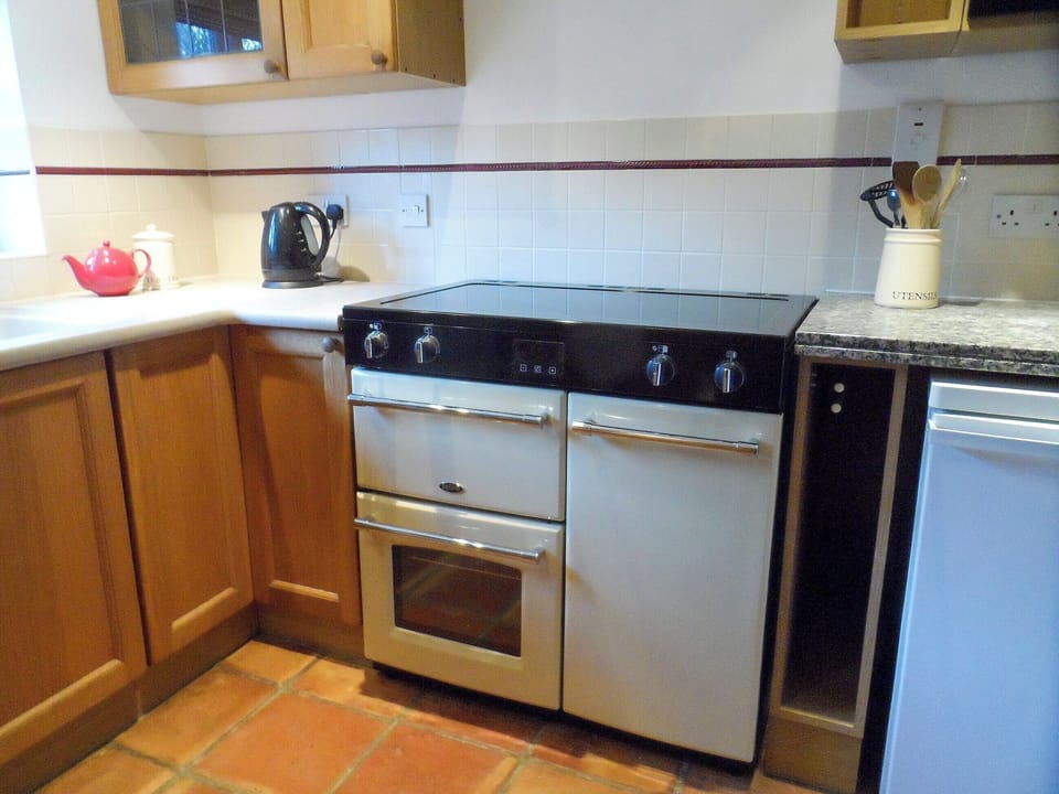 Kitchen | Potter&rsquo;s Cottage, Little Blakenham, near Bramford