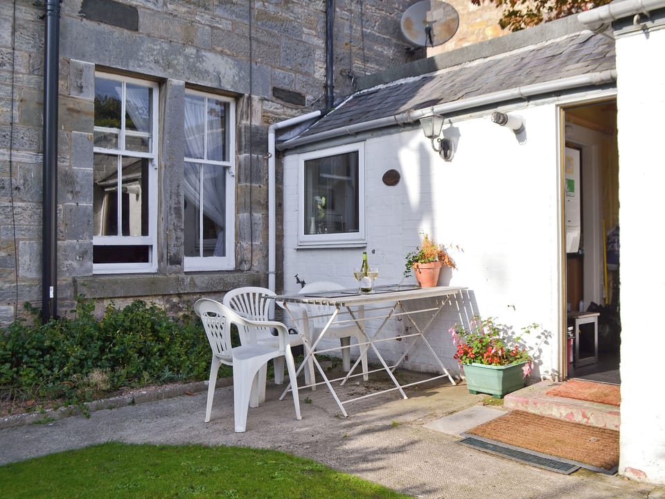 Sitting-out-area | Helenslea, St Andrews