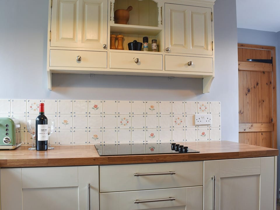 Charming fitted kitchen | The Gig House, Stonham Aspal