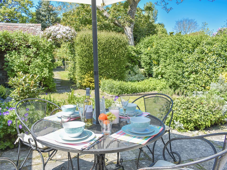 Sitting-out-area | Tranquillity Cottage, Winfrith Newburgh