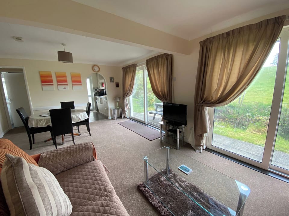 Living area | Cotehele - Rosecraddoc Holiday Village, Liskeard