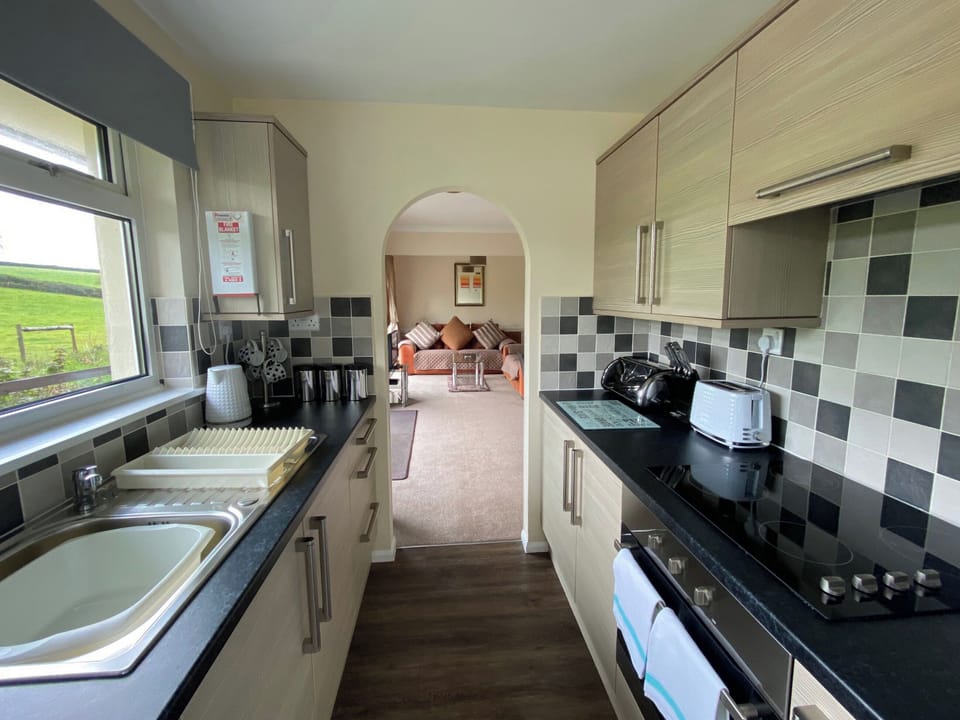 Kitchen | Cotehele - Rosecraddoc Holiday Village, Liskeard