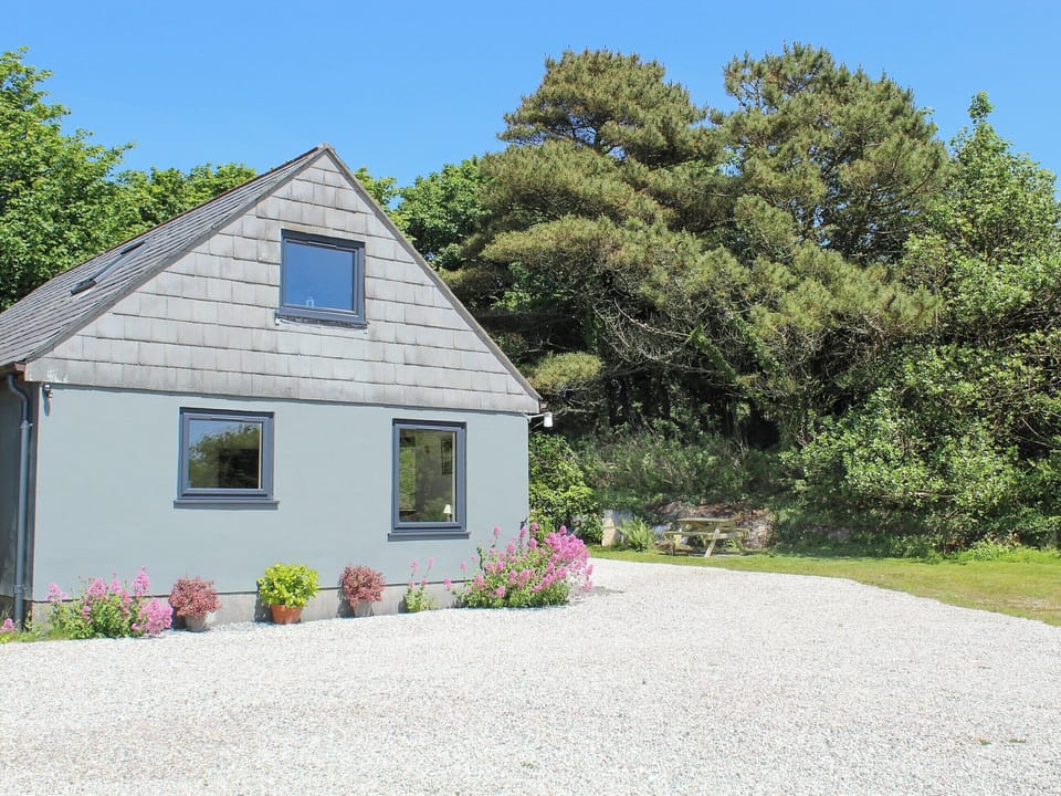 Scenic garden around the apartment | The Garden Apartment, Tregonetha, St Columb