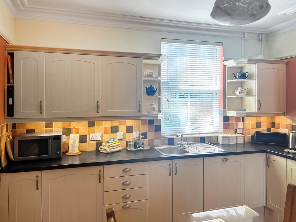 Kitchen | Ty Nain, Tywyn