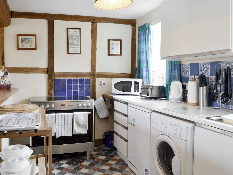 Well equipped kitchen | The Old Granary, Newent, Forest of Dean