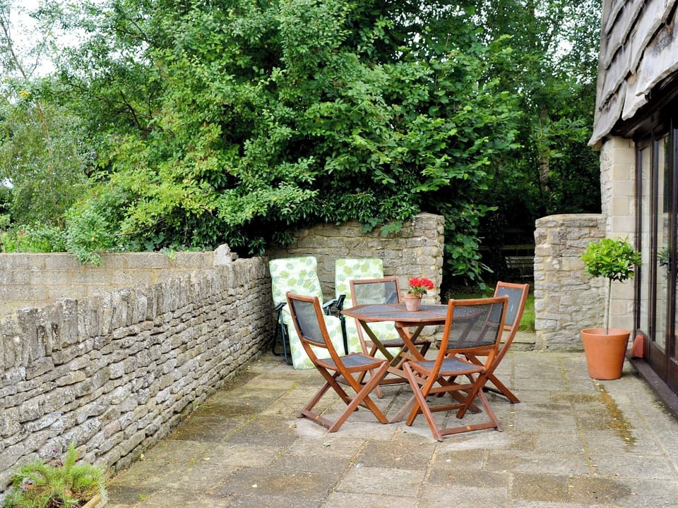 Sitting-out-area | The Carthouse, Lea, Malmesbury