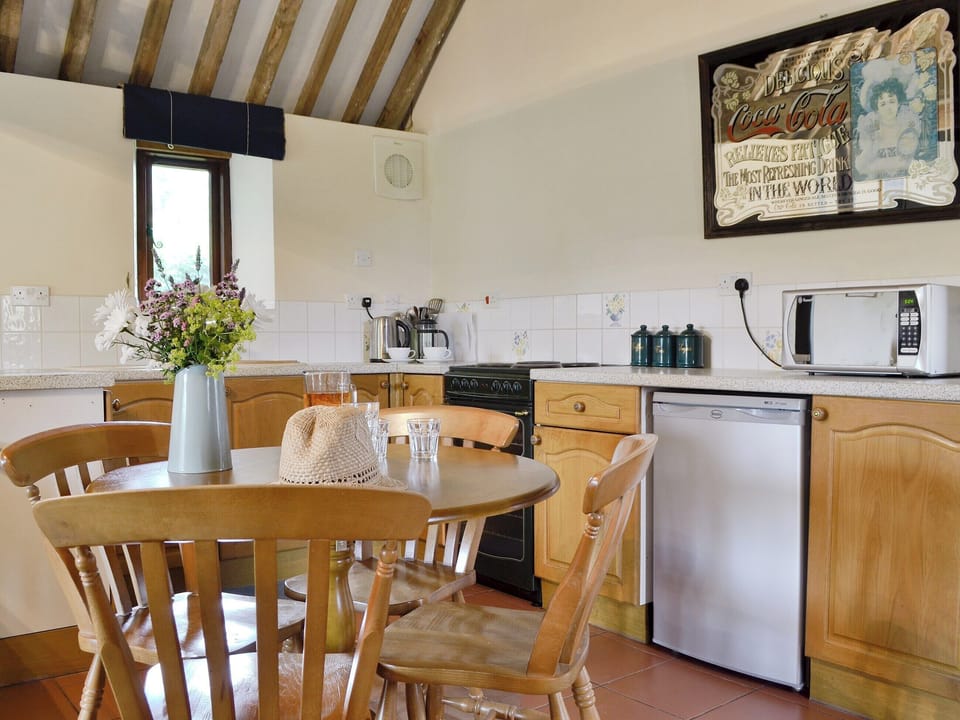 Well equipped kitchen/ dining area | The Carthouse, Lea, Malmesbury