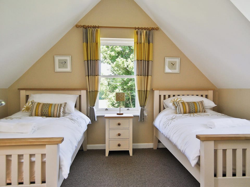 Twin bedroom | Bramble Cottage, Wimborne