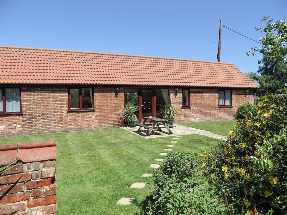 Lovingly renovated detached holiday barn | Meadow View, Leiston, near Aldeburgh