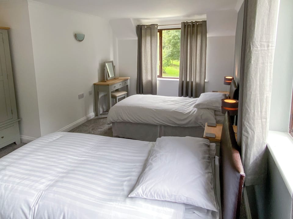 Twin bedroom | Riverbank - Rosecraddoc Manor, Near Liskeard