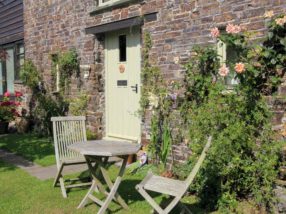 Delightful holiday property | Passion Flower Cottage, Dippertown, near Tavistock