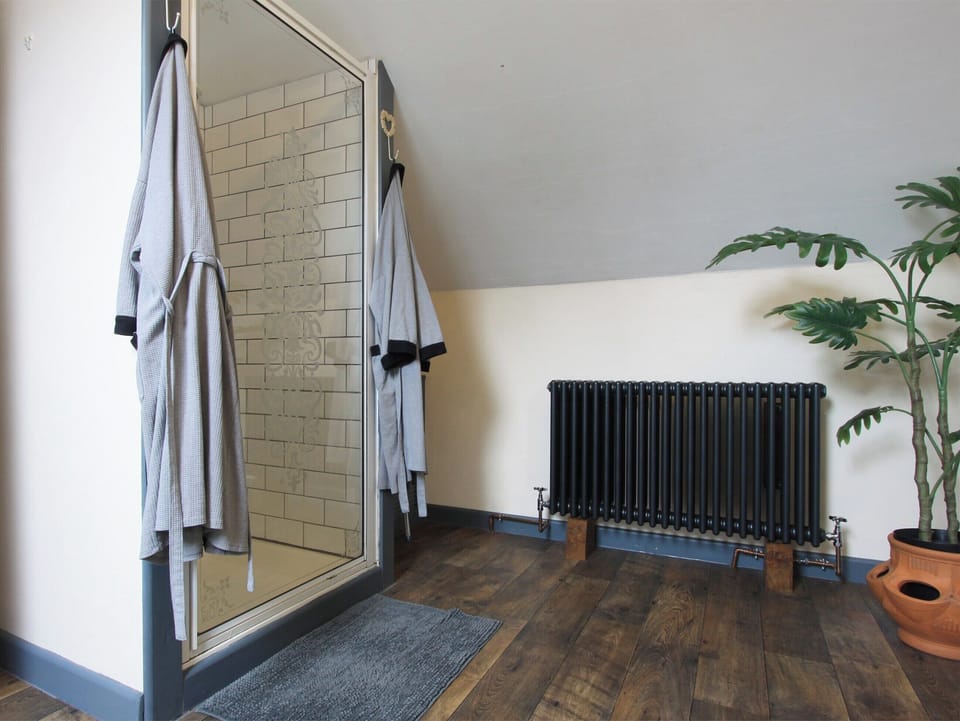Bathroom | Passion Flower Cottage, Dippertown, near Tavistock