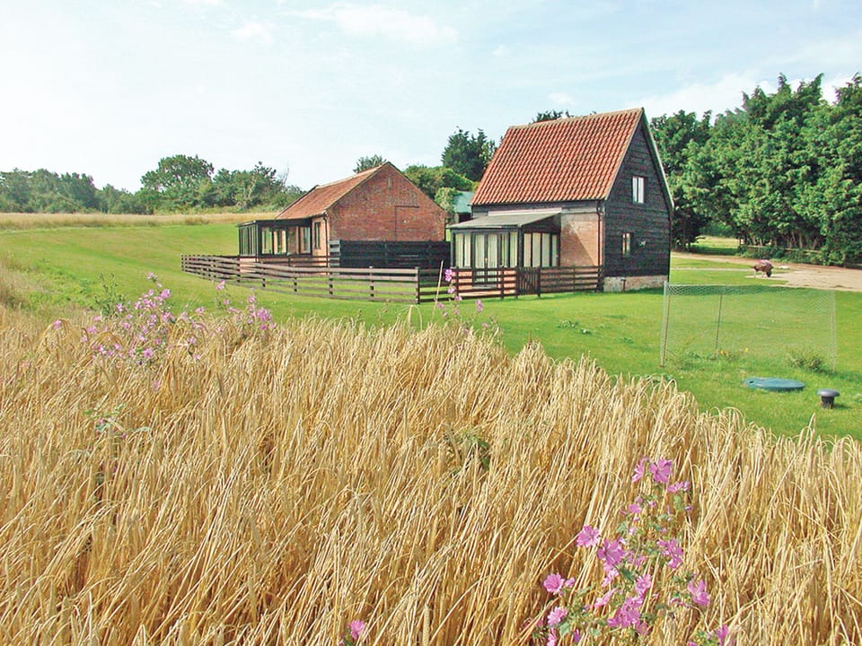 Carol&rsquo;s Cottage (left) Sally&rsquo;s Nest (right) | Carol&rsquo;s Cottage, Wenhaston, nr. Southwold